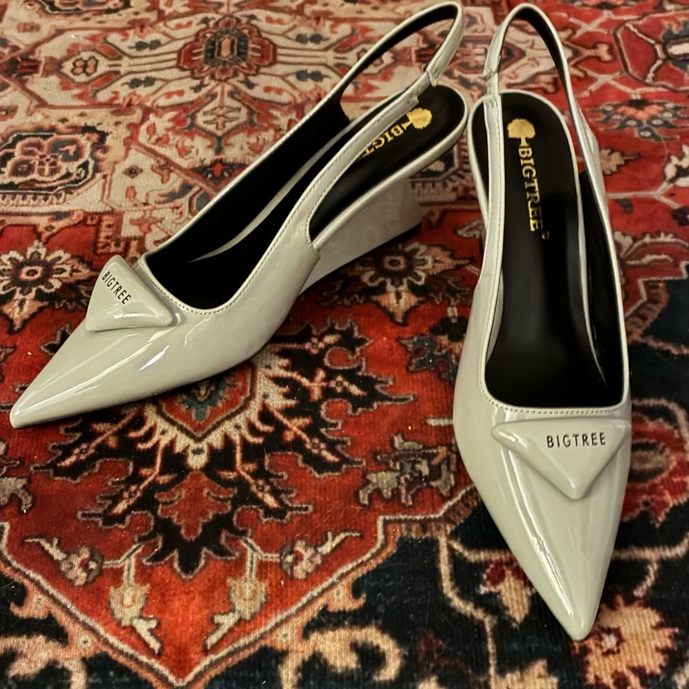 New Big Tree gray Patent Pointed-Toe Slingback Pumps (size 40/8 1/2-9 US)